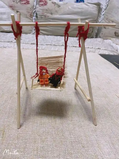 纯手工制作秋千,坐在秋千上留下美好童年.