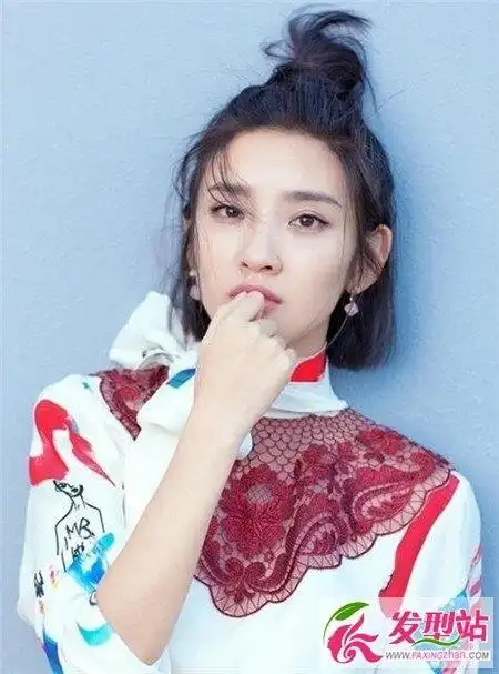 唐艺昕短发lob头半扎丸子头