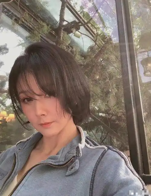 古装美人脸彻底毁了孙菲菲再次现身彻底变样芭比五官沧桑脸