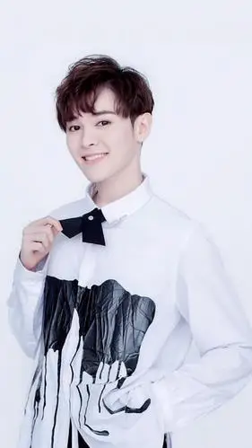 爱笑男孩尤长靖帅气写真