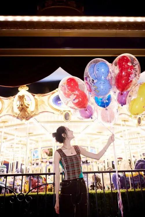 迪丽热巴迪士尼