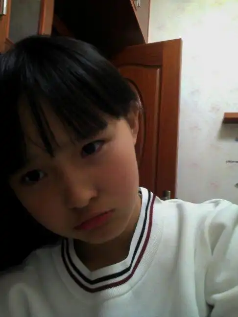 这个女孩留短发好看吗?什么样的短发?