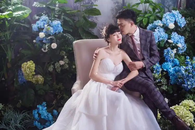 嫁给爱情!何宇先生何晶晶小姐臻美精致婚纱照