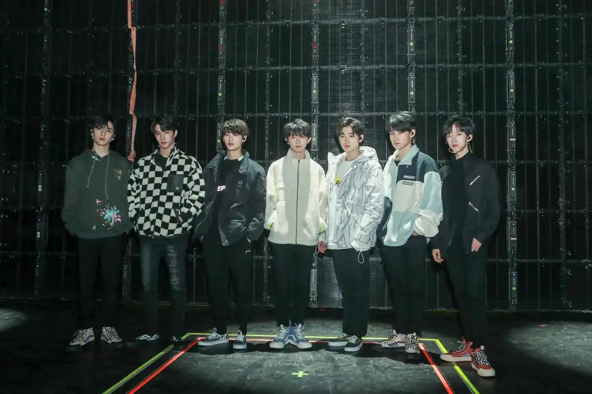 时代峰峻换目标了?tnt行程不断,而tfboys合体都很难