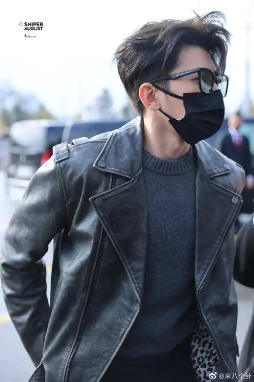 蔡徐坤巴黎出发机场图,坤总变型男,满分心动#蔡徐坤日内瓦出发巴黎