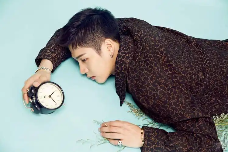 王嘉尔生活剧照