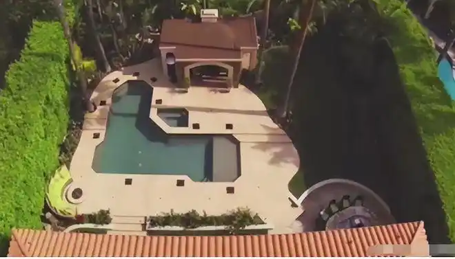 走进董卿在美国的豪宅,10个卫生间,私人游泳池,真叫一个豪华!