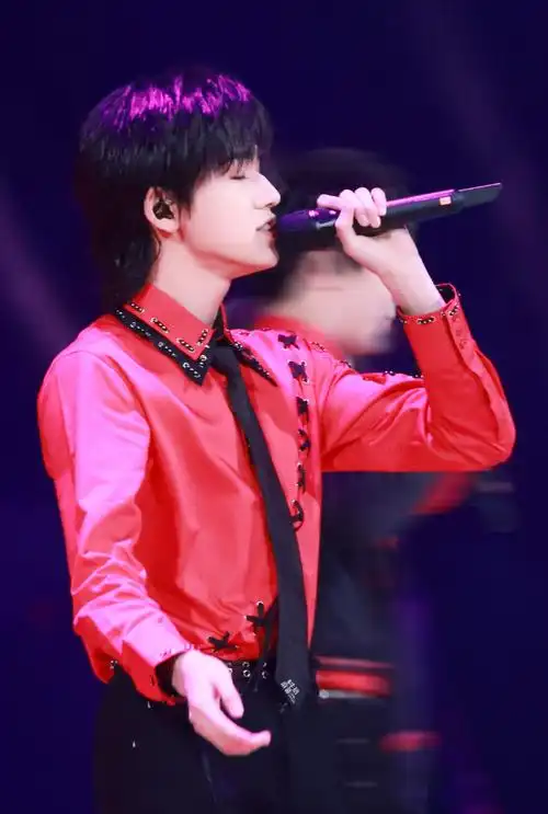 宋亚轩超话78#王牌主唱宋亚轩#「20201220腾讯星光大赏」@时代少年