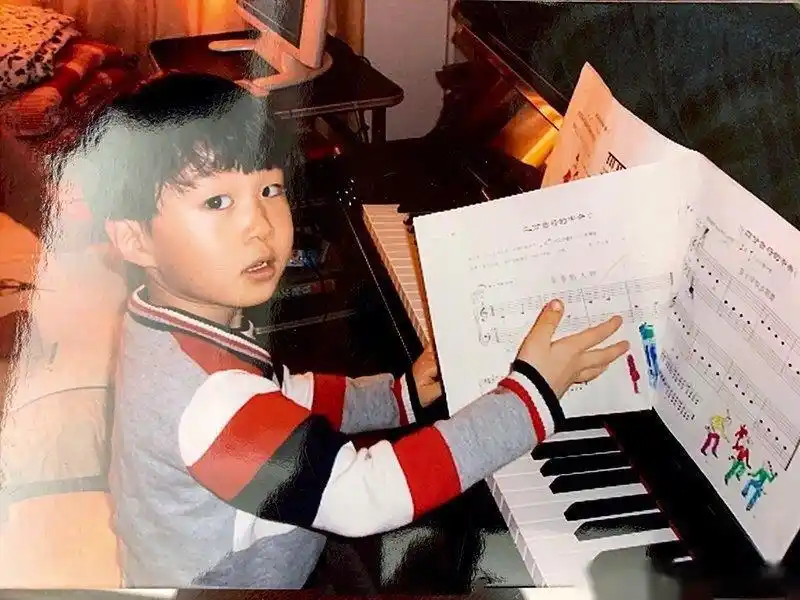 范丞丞小时候可爱照片,西瓜头造型感觉萌萌哒