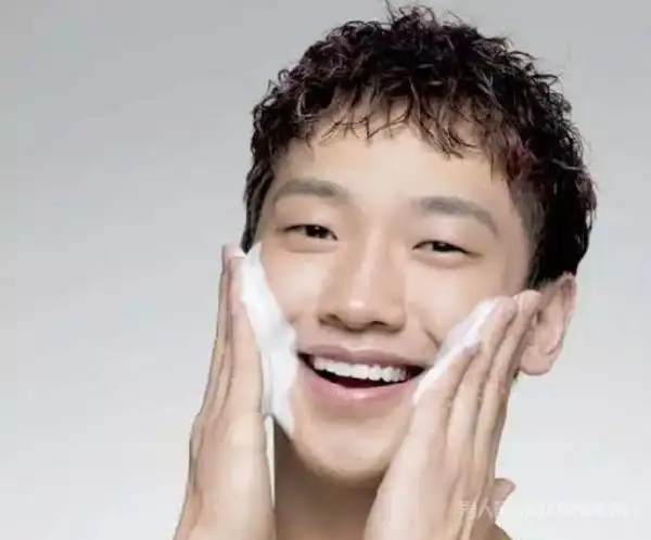 夏季男士护肤保养小妙招让你帅过吴彦祖赶快收藏起来