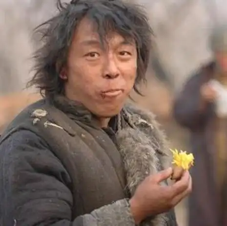 【图】黄渤签名王宝强傻傻看不懂 看青岛贵妇如何用幽默化解尴尬