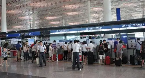 北京遭遇61年来最强降雨,受此影响,北京首都国际机场新闻中心工作人员