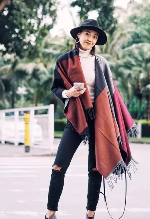 披肩穿搭又火了,保暖美丽,让普通女人变得更时尚