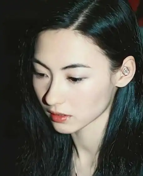 看到明星刚出道拍广告的照片:林心如接地气,张雨绮虎背熊腰