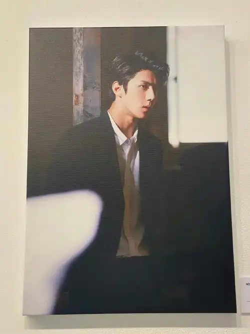 吴世勋超话#吴世勋##吴世勋颜值天才#    没见过的梁渠教授的照片61