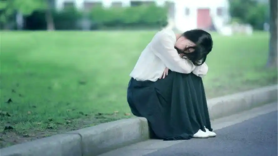 孤独伴我安然无恙女孩伤感孤单的妹子桌面壁纸