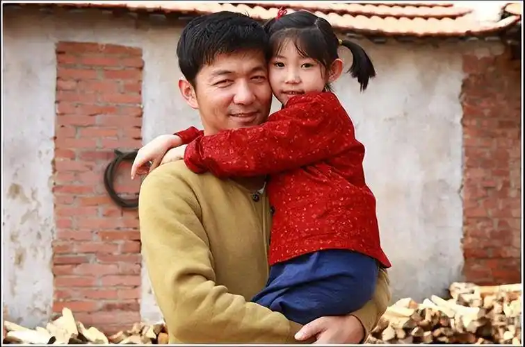 但戏是一个比一个红,可是邢佳栋这个演员却很少有人听说,可现实中他的