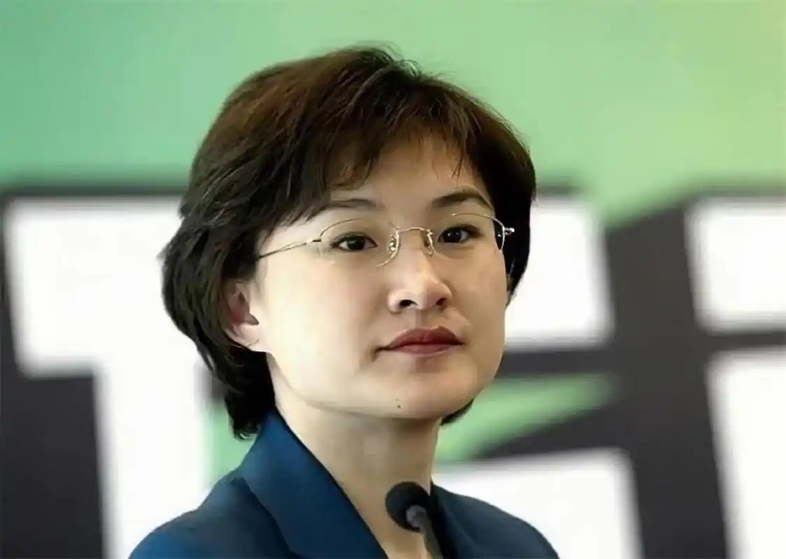 回顾董倩与王世林一对著名主持人夫妻风光背后是心酸和无奈