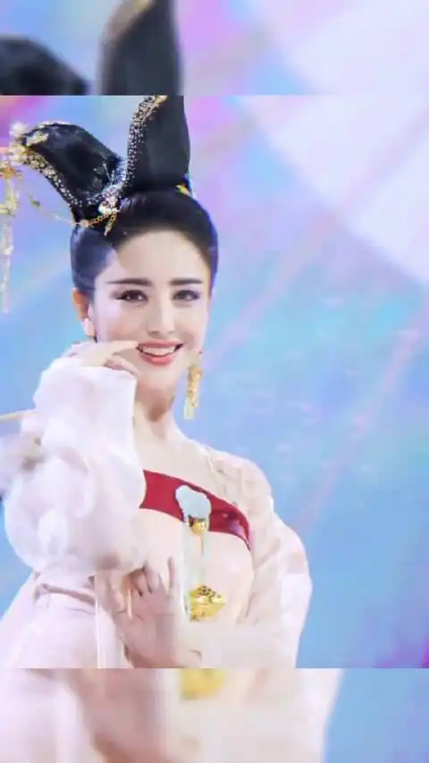 佟丽娅独舞《芒种》,舞步翩翩,低眉婉转,顾盼生姿