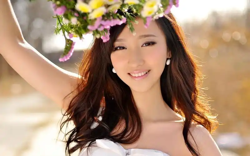 > 日本美女艺人中村静香写真壁纸(1280×800)