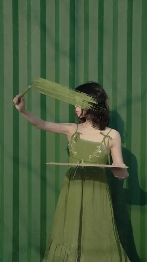 ins温柔意境森系背景图 "话太多,不是我的风格.