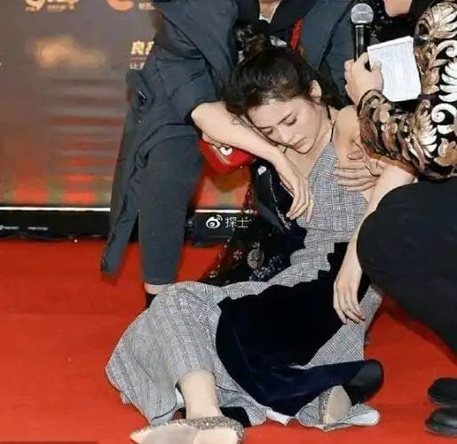 张杰录节目晕倒,赵韩樱子被冻晕,张艺兴黄子韬汪涵都曾被累晕