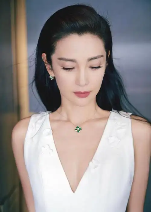 李冰冰新写真照化一抹纯白为裙美若天仙不愧是影坛女神