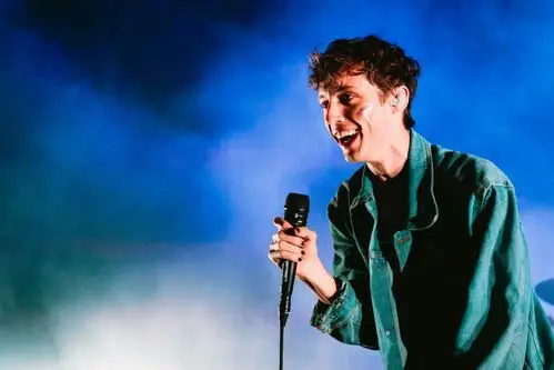 手机壁纸 空间壁纸 锁屏壁纸 小清新图片 男生头像 聊天壁纸. troye.