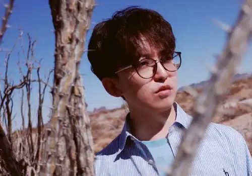 姚译添录制跑男有多投入和嘉宾穿同款衣服却自己热的难受