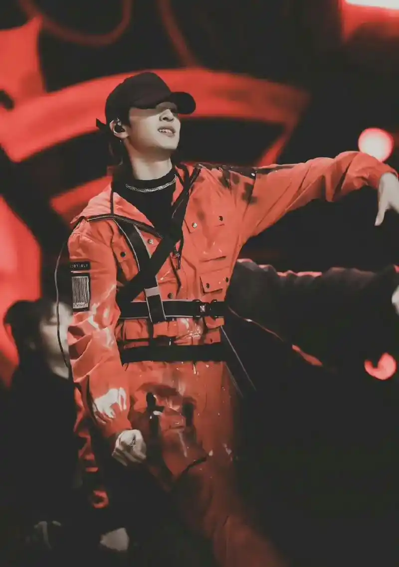 红衣yyds#严浩翔 #lettinggo #严浩翔壁纸 - 抖音