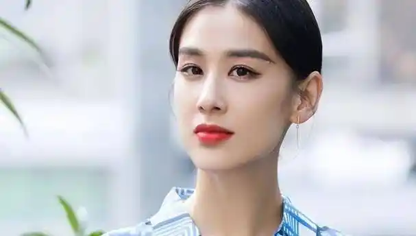 杨子前妻现身直播间,气质不输黄圣依,被侄女喊"三妈"引争议_陶虹_网友