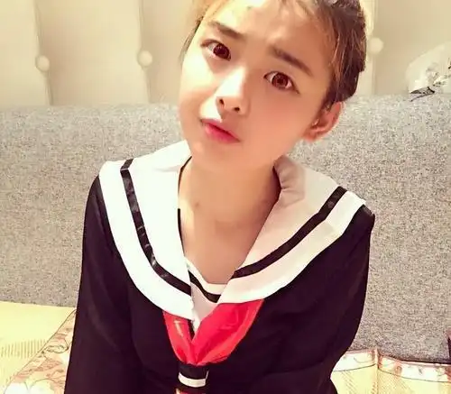 村花杨超越旧照曝光婴儿肥打扮青涩略有土气