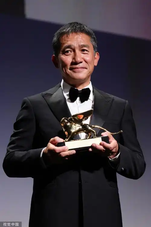 梁朝伟威尼斯捧奖杯哭了##李安说梁朝伟一眼胜过万语千言##梁朝伟