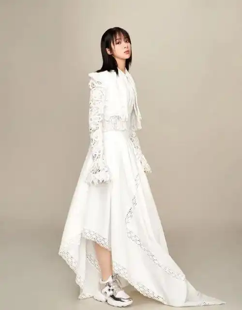 腿太粗不敢穿小裙子?赶紧换上这款"狗啃裙",藏肉效果一级棒