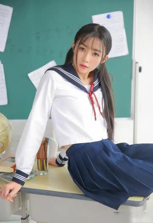 学生装白色长筒袜,小萝莉的最爱