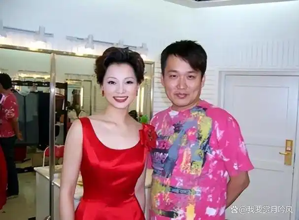 董卿是中国托管行业一颗闪亮的明星.