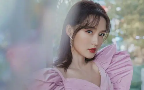 李沁香芋紫俏丽高清桌面壁纸