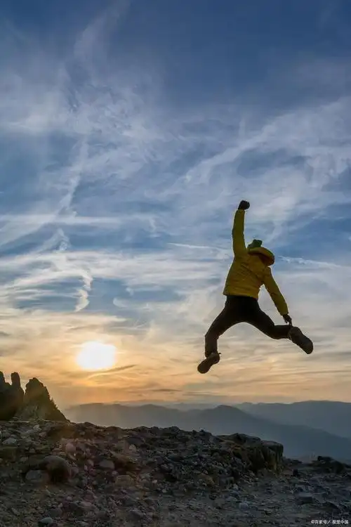 离开城市的喧嚣,走进山水间,去感受大自然的魅力,让我们重新认识自己