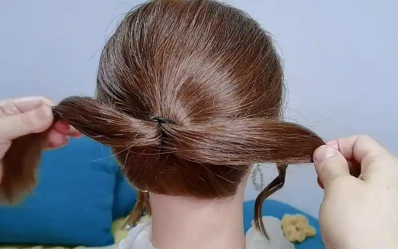 中年妈妈这样扎头发也太好看了吧,大方又百搭发型,太好扎了