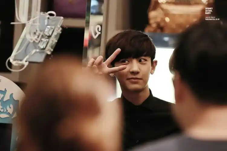 exo 朴灿烈 chanyeol 剪刀手