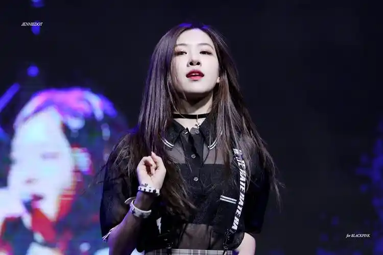 blackpink yg女团 rose 朴彩英