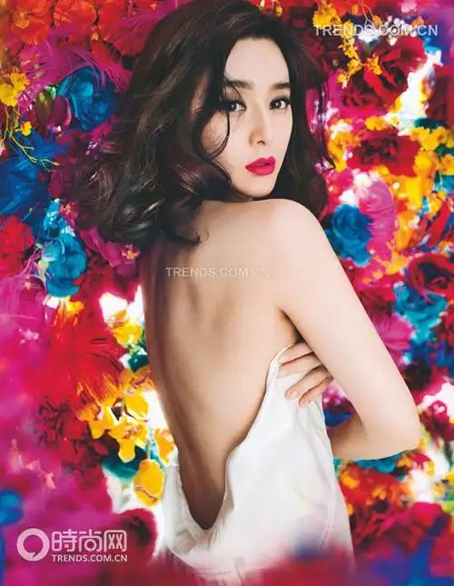 范冰冰极尽娇媚男人装上演蜷川实花迷幻梦境