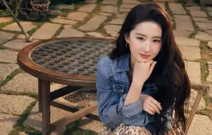 刘亦菲 牛仔衣 小花裙子 去有风的地方剧照 3440x1440带鱼屏壁纸