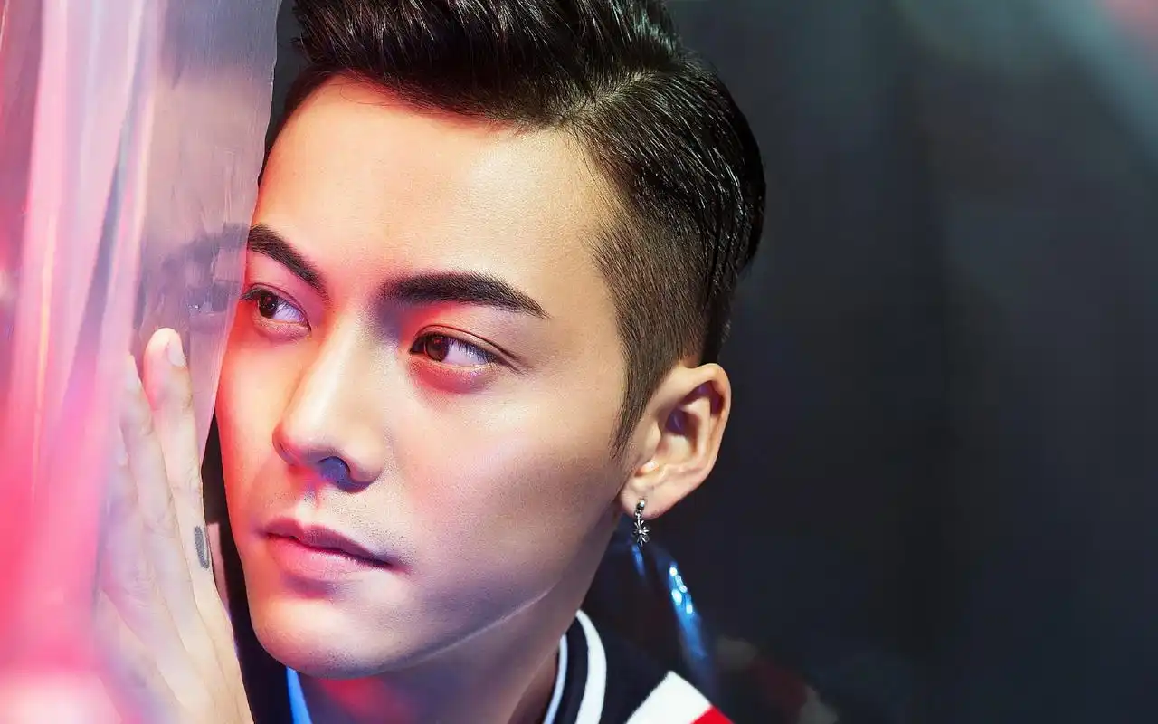 陈伟霆帅气写真桌面壁纸