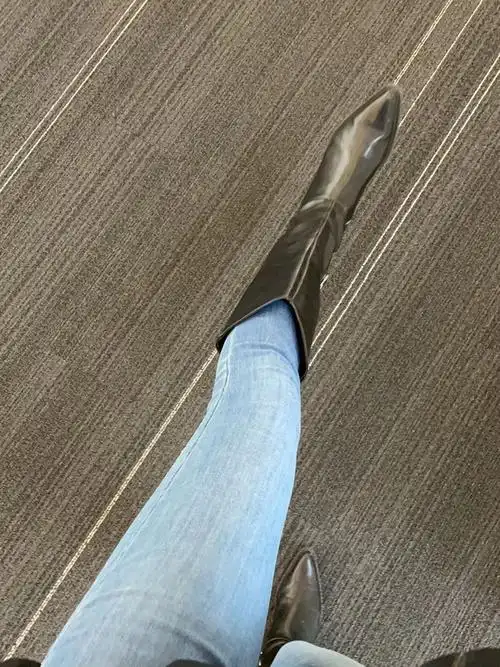 zara的这双长筒靴,穿久不脚臭还显瘦