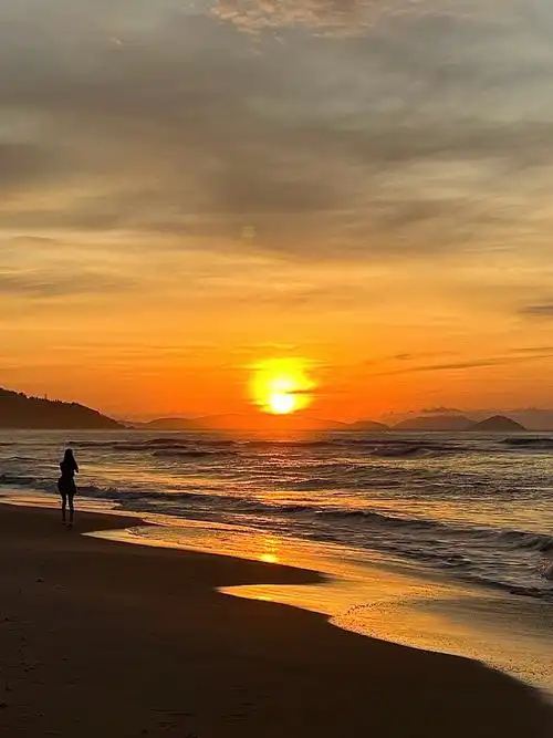 来海边拍日落和吃美食