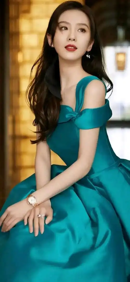 刘诗诗写真壁纸,好多款礼服,每一张图片都好美