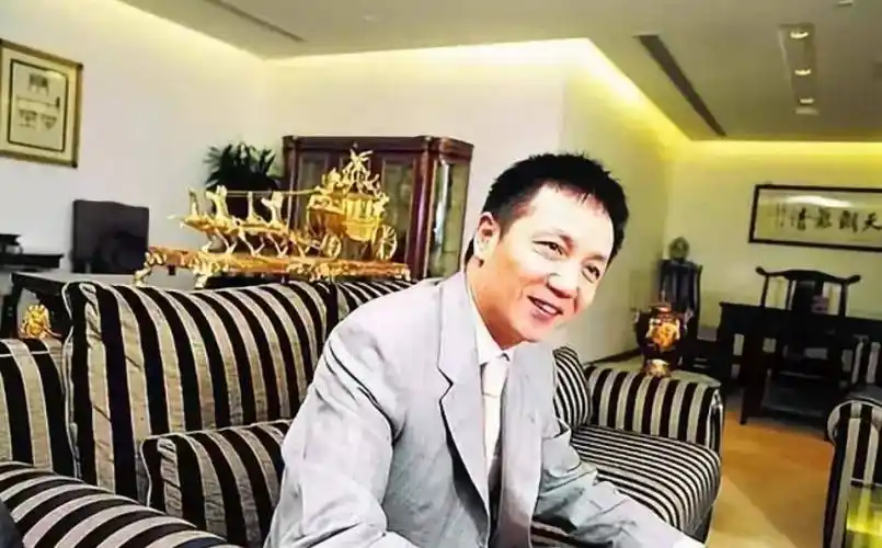 一场生日宴,"撂倒"6位主持人,劣迹斑斑的周正毅什么来头?