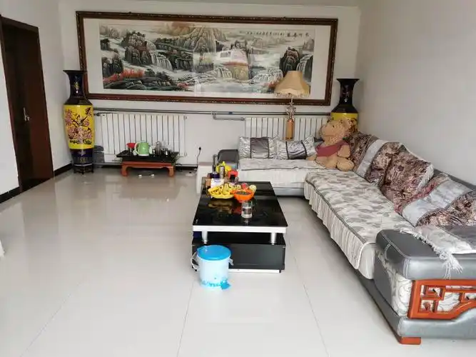 三间正房的客厅,看着应该还算挺痛快的吧(反正比我市里96平米楼房的