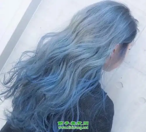 女生紫罗蓝色长头发图片 给人梦幻感觉的发型